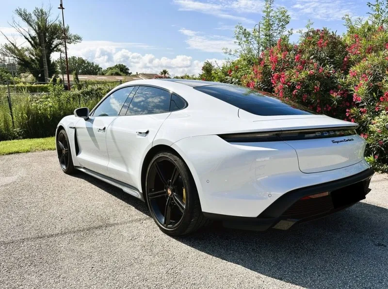 Porsche Taycan Turbo S 93.4 kWh Image 4